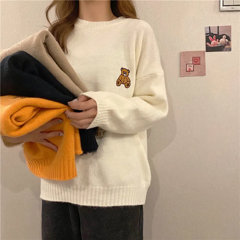 Arrivées Femmes Pull de dessin animé et pulls Oneck Knitwear Bear Loose Style coréen Chic Wear Tops non définis 210430