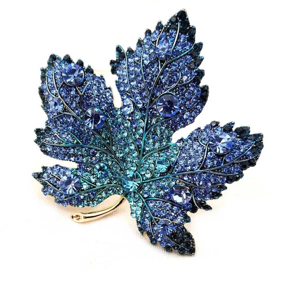 Vinterskog Inspiration Full Pave Crystal Blue Canadian Maple Leaf Broach Pins Pendant för Women Coat Sweater Cape Cloak Suit