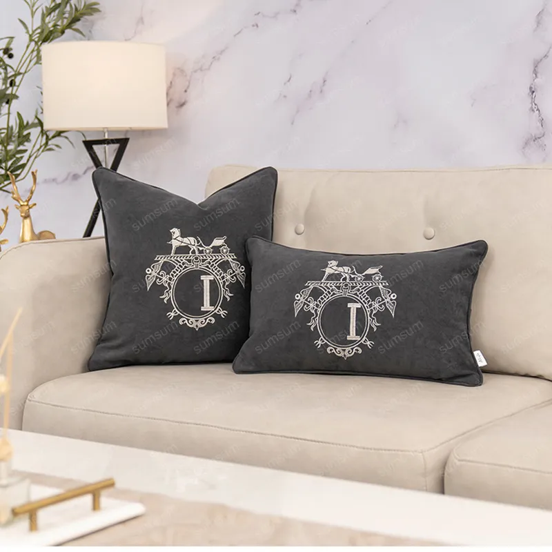 Letter Luxury Square Cushion Designer Decorative Pillow Luxurys Designers Cushion Cotton Letter Decor Living Room Cushion D2112285Z