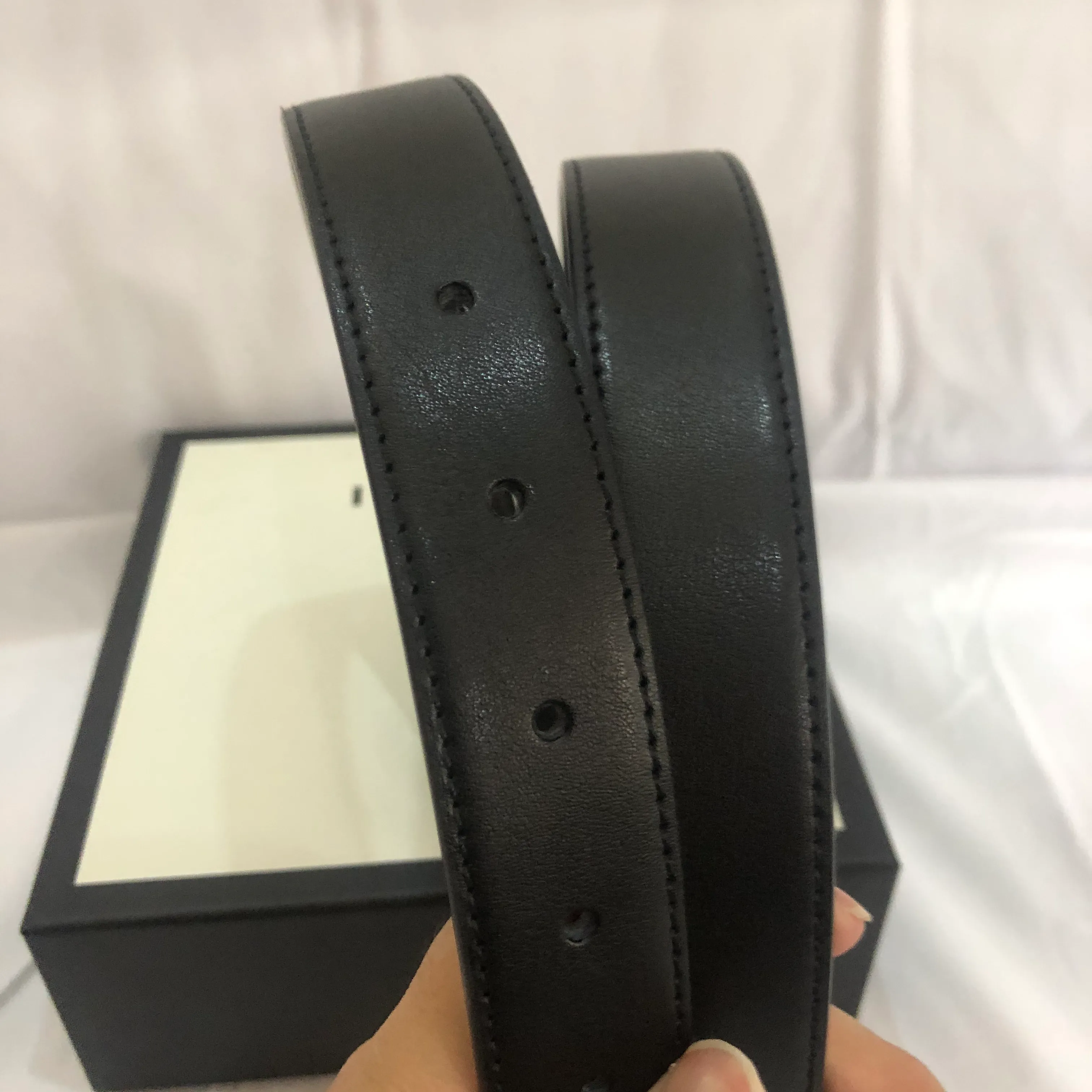 Designer de luxe Belt Men Femmes Big Gold Buckle Généhes en cuir véritable