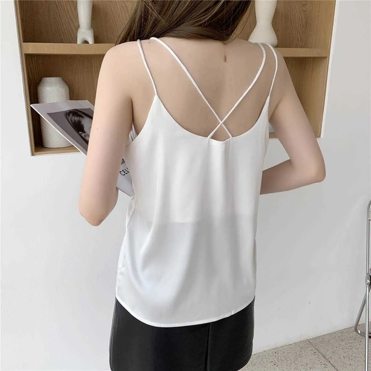 Spaghetti Strap Top Kobiety Bluzka Halter V Neck Podstawowy Cami Bez Rękawów Satynowy Jedwabny Tank Top Lato Camisole Blusa Drop 210604