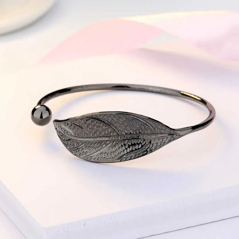 Zhouyang armbanden voor vrouwen zoete literaire elegante vers bladvormige 4 kleur charme open armband gift mode-sieraden Kah139 Q0719