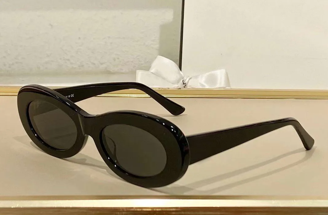 Pequeñas gafas de sol ovaladas blancas y grises para mujer Sonnenbrille gafa de sol Gafas de sol de moda Gafas de protección UV400 con estuche 284B