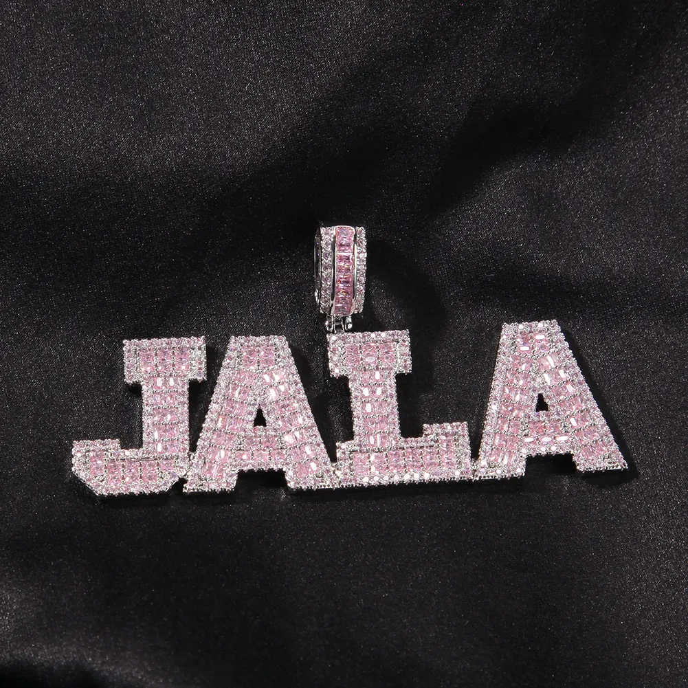 Collier avec pendentif en forme de Baguette rose, lettres solides, nom personnalisé, avec chaîne de Tennis, bijoux personnalisés glacés, 311K