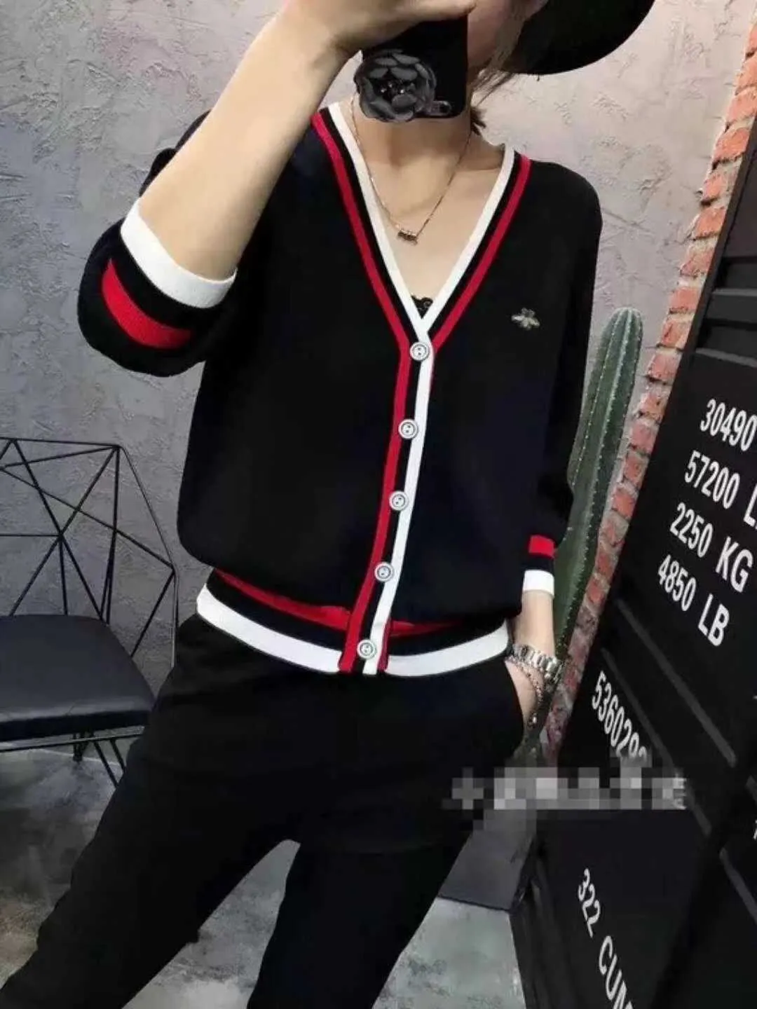 Women's tops autumn and winter embroidery little bee sweater open loose long-sleeved V-neck jacket 210806