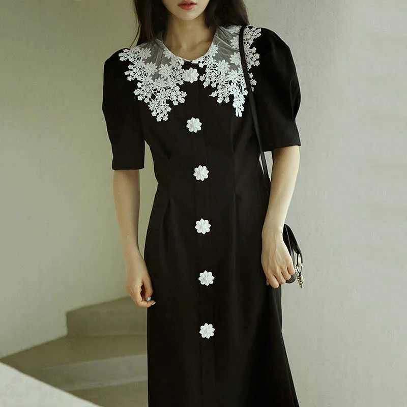 Korejpaa Vestido de mujer Verano Coreano Chic Francés Retro Encaje Crocheted Solapa Costura Adelgazamiento Bolsa de cadera Puff Manga Vestidos 210526