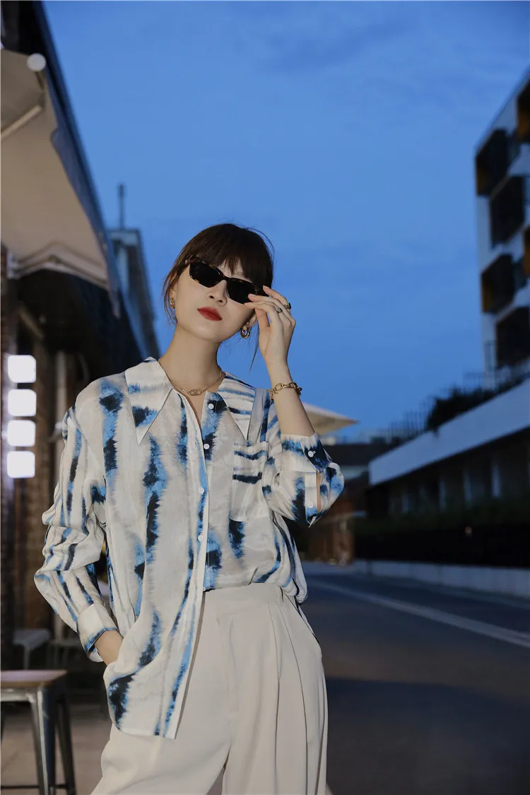 Chemisier à manches longues imprimé rayé bleu haut pour femme et chemise boutonnée pour dames blanches vêtements de mode coréenne 210427