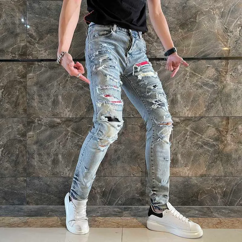 Os buracos de gato de moda jeans masculinos devem ser colados com pano, grandes danos, ajuste magro, pés pequenos, jeans masculinos micro elásticos, High Street