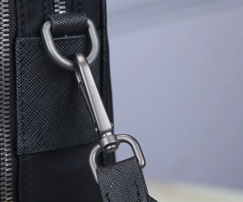 Herr Black Nylon Canvas Designer Portfölj högkvalitativ vattentät bärbar bärbar Big Capacity Retro Fashion Office Handbag220Q