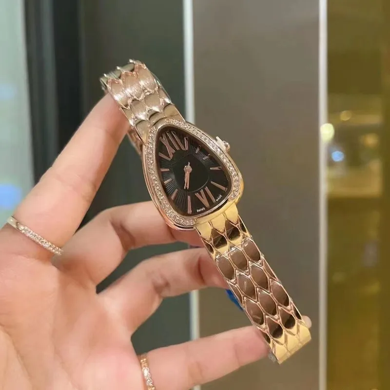 2021 Högkvalitativa kvinnor Luxury Watches Three Stitches Series Womens Quartz Watch European Top Brand Steel Strap Clock Fashion Rose286b
