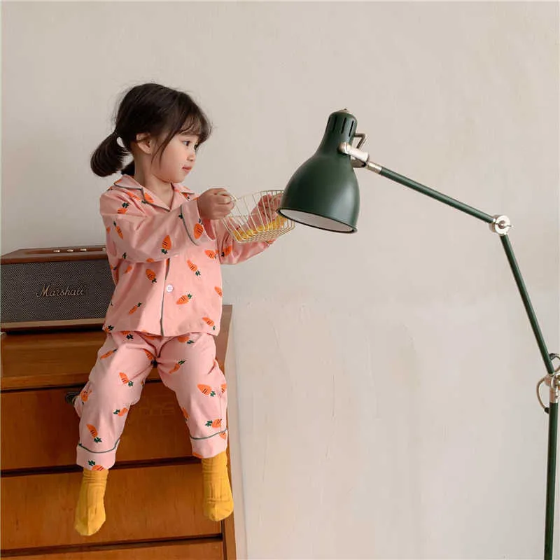 Pojkar och flickor Cotton Cartoon Pajama sätter unsiex Kids Soft Turndown Collar Sleepwear Children Fashion Nightwear set 210615