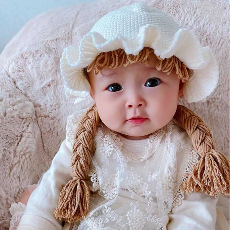 Stil barn baby flicka hink hatt hår pigtail fläta wig cap vinter varm stickade spädbarn barn flickor hattar kepsar ruffled vit 210713