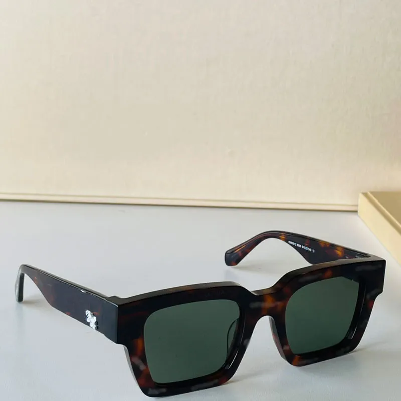 Solglasögon för kvinnor OMRI012 Klassisk svart full ram ögonskyddsmode utanför 012 män glasögon UV400 skyddslinser designer 307w