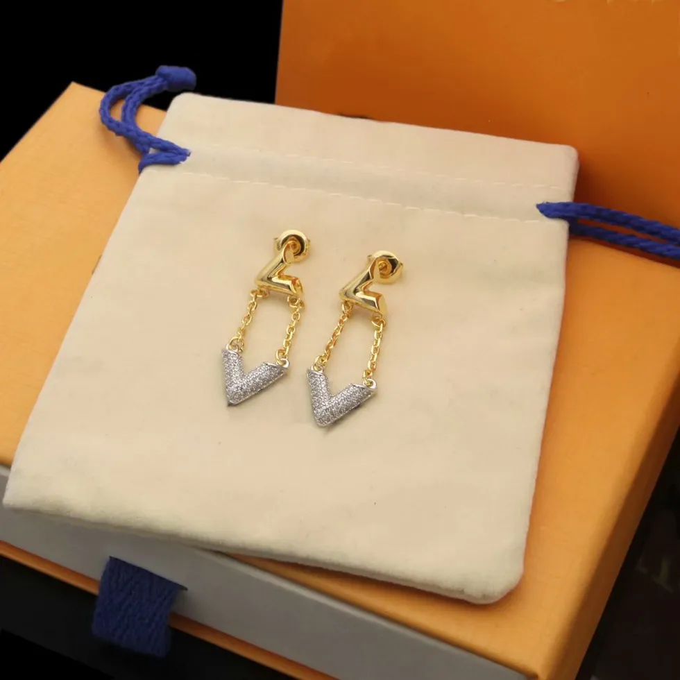 Europa America Jewelry Sets Lady Womens Gold Silver-Color Metal Gravado V Iniciais Configurando o colar de diamante Volt Bracelet334a