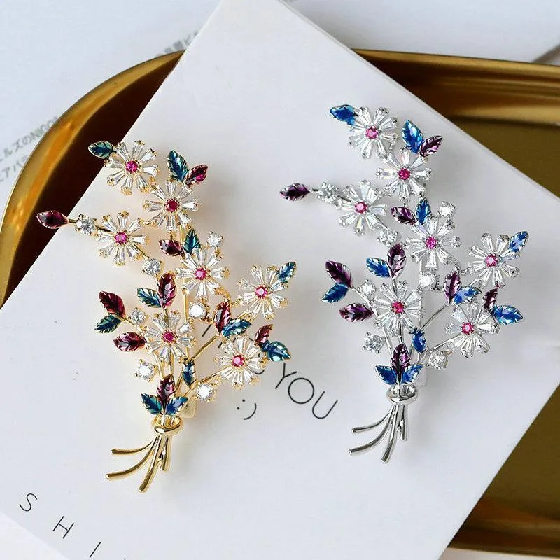 Spille, spille 1 pezzo Gioielli di moda squisiti di lusso a forma di fiore ingioiellati i In vendita