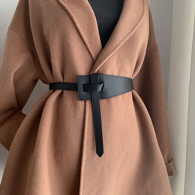 Moda di alta qualità Cinture in pelle le donne Designer Knot Fibbia regolabile cinturino in vita abito cappotto maglione decorativo cinturino 220210