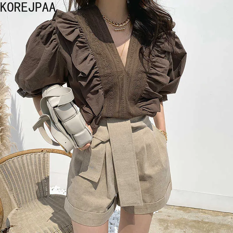 Korejpaa 여성 짧은 세트 한국어 세련 된 여름 레트로 V 넥 레이스 프릴 셔츠 + 높은 허리 레이스 캐주얼 바지 반바지 정장 210526