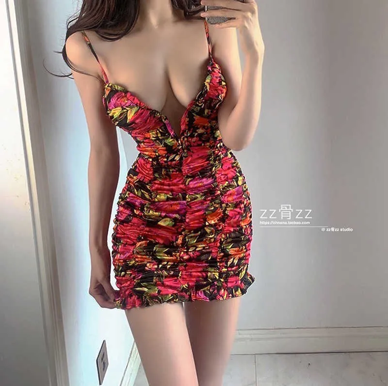 Womengaga Sexy V-Neck Plised Flower Slim Hip Strap Tank Mini Bodycon Dress Red Sukienki Koreańskie Kobiety Lato Topy Ja79 210603