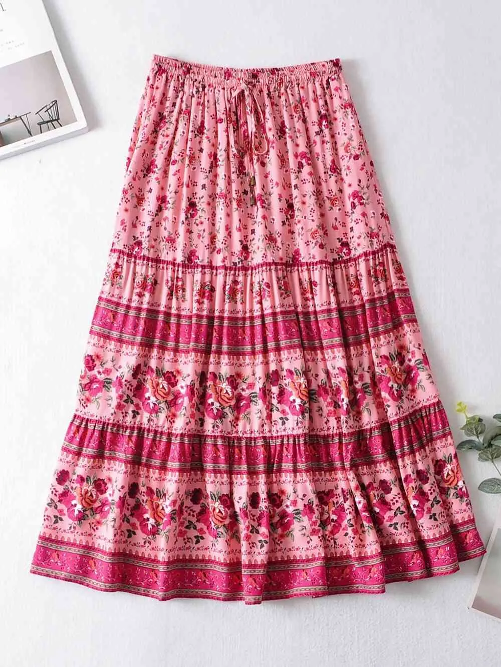 Böhmen Spliced ​​Pleated Floral Print Långkjol Hippie Kvinnor Justera Ström Elastiska Midja Swing Kjolar Holiday Beach 210429