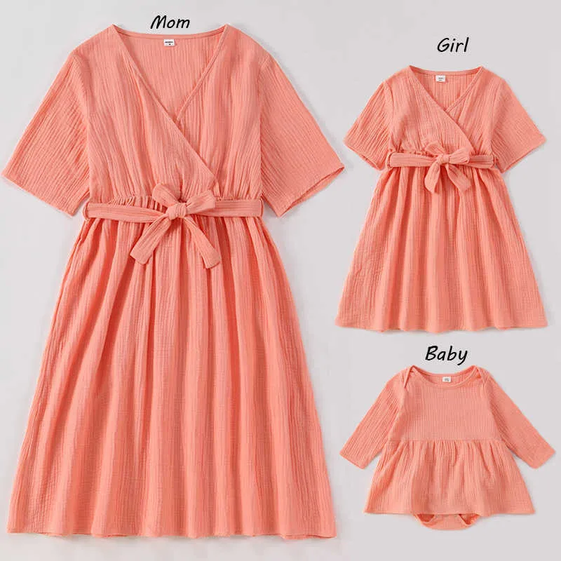 Vêtements assortis pour la famille d'été 3 pièces Stes robe + combinaison maman et bébé fille E4505 210610