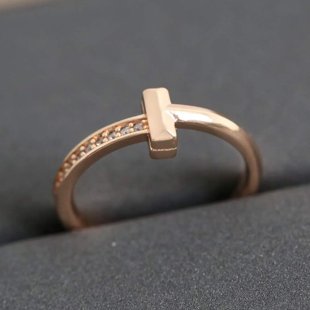 Pierścień opaski ze stali nierdzewnej 316L z diamentem i bez designu w trzech kolorach Plane dla kobiet Prezent biżuterii ślubnej mają znaczek Velet B2159