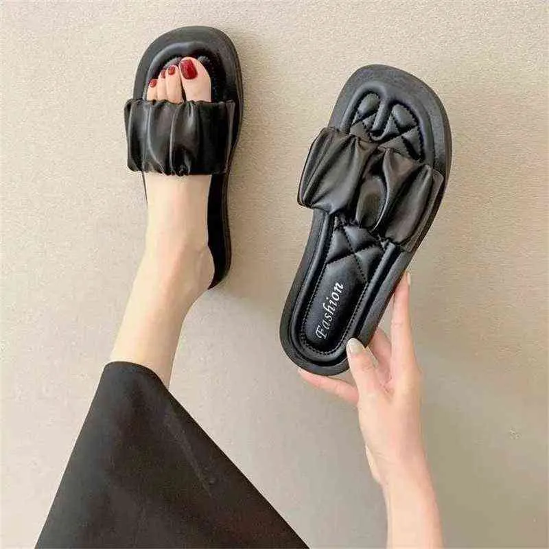 Pantoufles Grande taille chaussons pour femmes tongs d'été mode Simple polyvalent plissé fond plat polyvalent porter des sandales à l'extérieur 220307