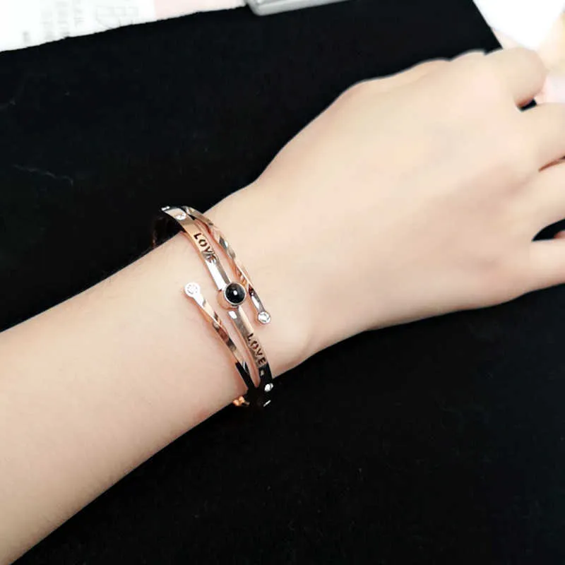 Yun Ruo100 Sprachen Ich liebe dich Projektion Armreif Rose Gold Frauen Mann Geschenk Titan Stahl Schmuck nicht Farbe ändern Drop Shipping Q0717