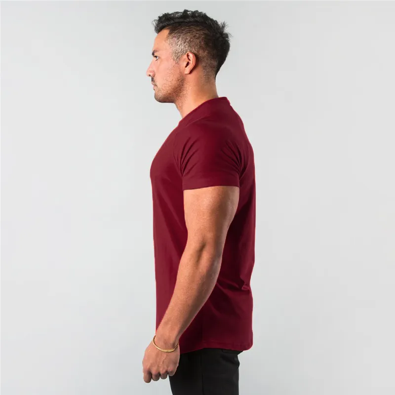 새로운 세련된 일반 탑스 휘트니스 망 티셔츠 짧은 소매 근육 조깅 보디 빌딩 Tshirt 남성 체육관 옷 슬림 피트 티셔츠 210324