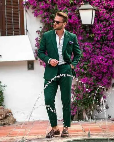 Costumes verts pour hommes à double boutonnage Groom Wedding Wear Tuxedos Peak Lapel Costumes de bal formels Set 2 Pièces Blazer + Pantalon X0909