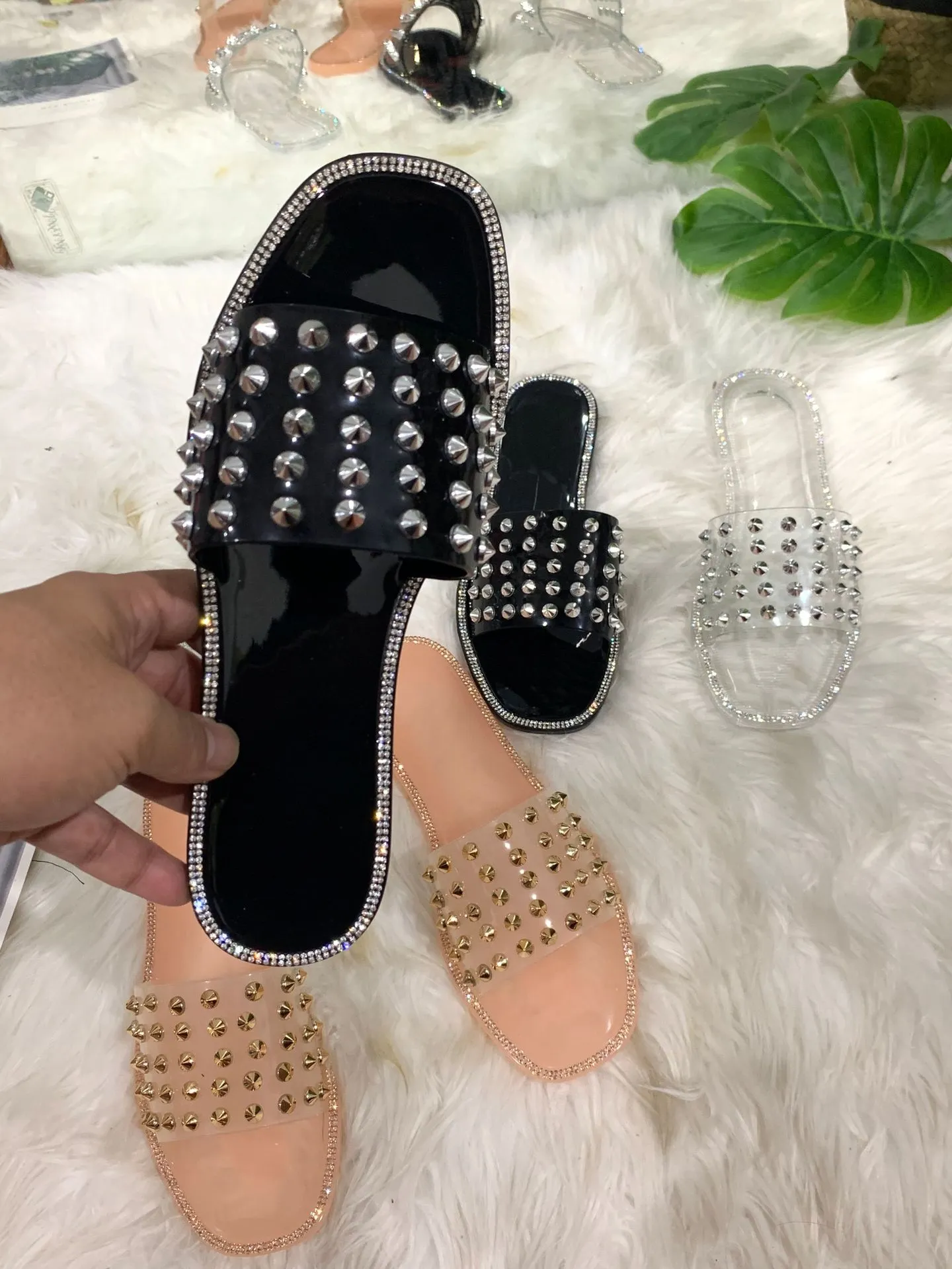 Fashion Rivet tofflor med Diamante strand sandaler för kvinnor sommar tofflor högkvalitativt speciellt design dagligen slitage