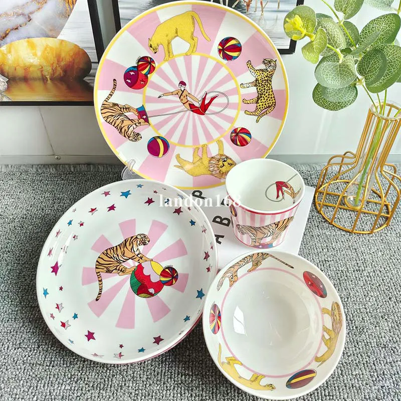 Stoviglie in ceramica Vestito Animali del fumetto Stile Piatto Tazze e piattini Ciotola di riso bambini Uso Set da pranzo Stoviglie da circo274d