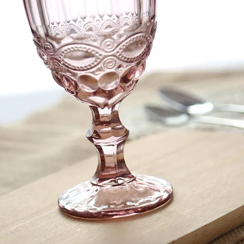 Höftkolvar 100st Retro Vintage Relief Red Wine Cup Gravering Prossment Glass Hushåll Juice Drink Champagne Goblet Assorted224o