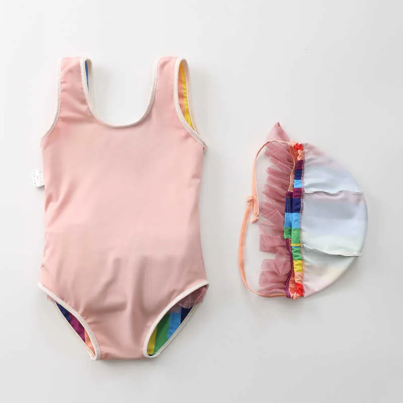 Toddler badkläder tjejer en bit + keps regnbåge randig europeisk och amerikansk baby baddräkt band sommar mode kläder tutu 210529