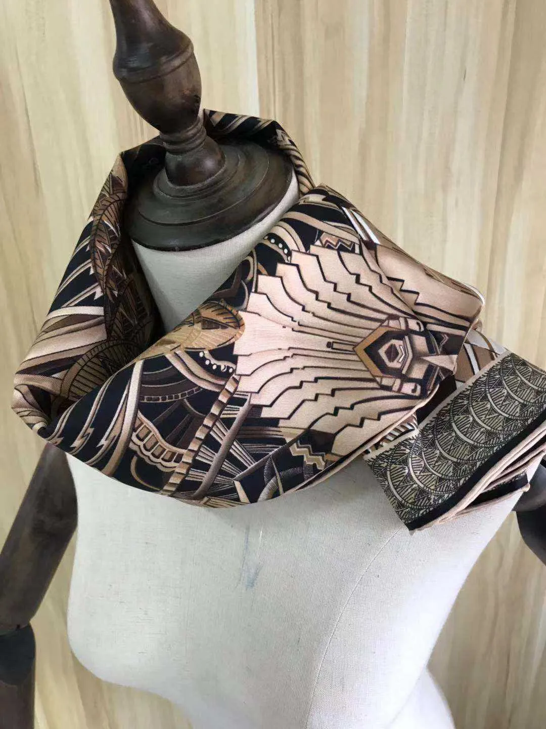 2021 new arrival winter spring classic brown 100% pure silk scarf twill hand made roll 90*90 cm shawl wrap for women lady Q0828