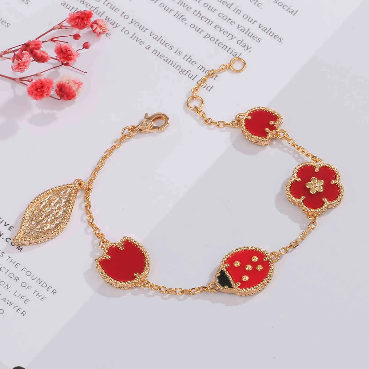 2021 Romatic Women Fashion Shell Lucky Spring Flower Ladybug Fauna Design Luxury Smart Bracelet Wedding Jewelry270Q