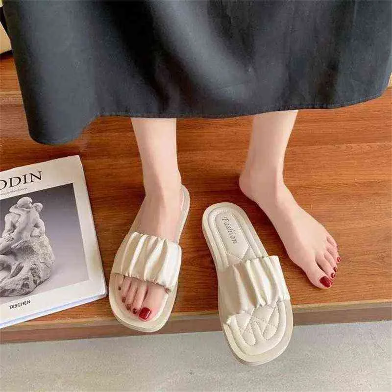 Pantoufles Grande taille chaussons pour femmes tongs d'été mode Simple polyvalent plissé fond plat polyvalent porter des sandales à l'extérieur 220307