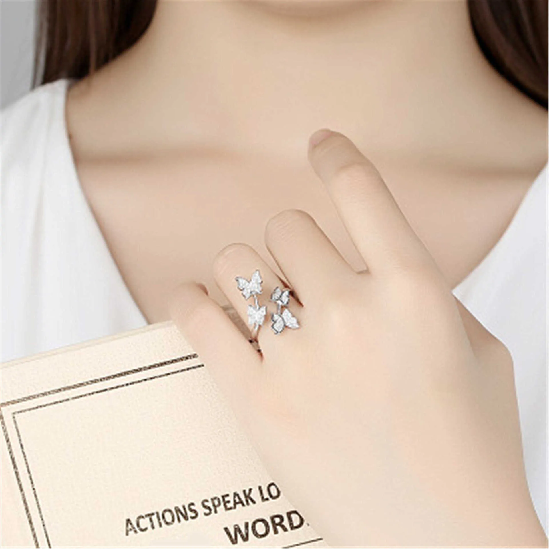 Anéis Das Mulheres Cristal Pequeno Moda Borboleta Anel de Diamante Mulheres Cluster Styles Band