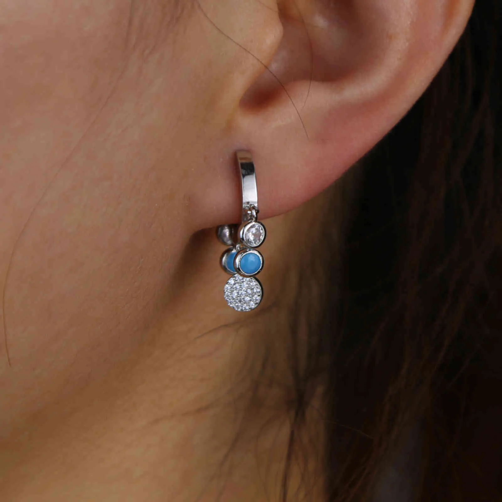 Blanc cz bleu turquoises point rond charme huggie boucle d'oreille 2020 mode femmes mini cerceau multi piercing boucles d'oreilles