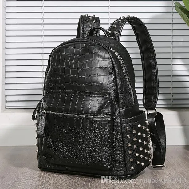 Usine directe hommes sac à main personnalité rivet punk sac à dos motif crocodile mode étudiant sac mode de rue crocodiles patter254W