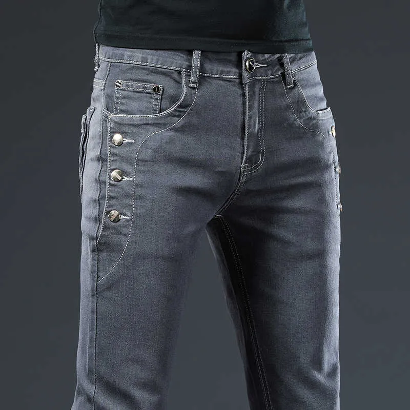 Nuovi arrivi Jeans 2021 Primavera Uomo Pantaloni di jeans maschili casuali di qualità Pantaloni da uomo dritti slim fit grigio scuro Yong Man, 8907 X0621