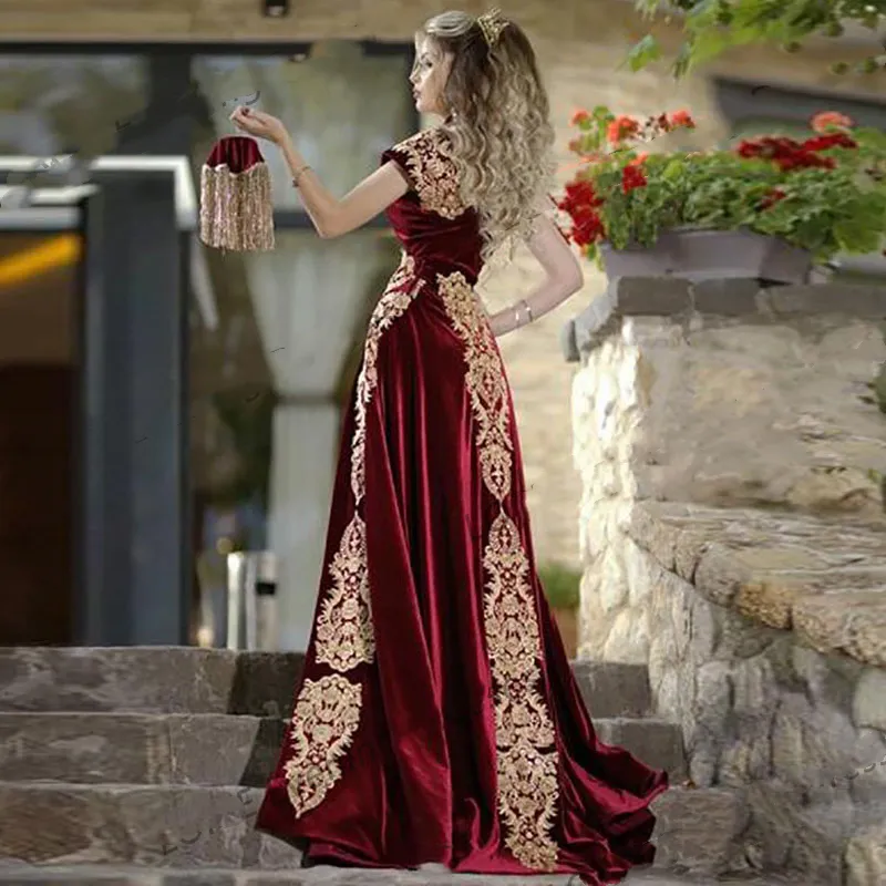 Elegant arabiska Dubai Bourgogne Mantelformella aftonklänningar med avtagbara kjolsapplikationer Caftan Marocain Kaftan Velvet Women PR2646