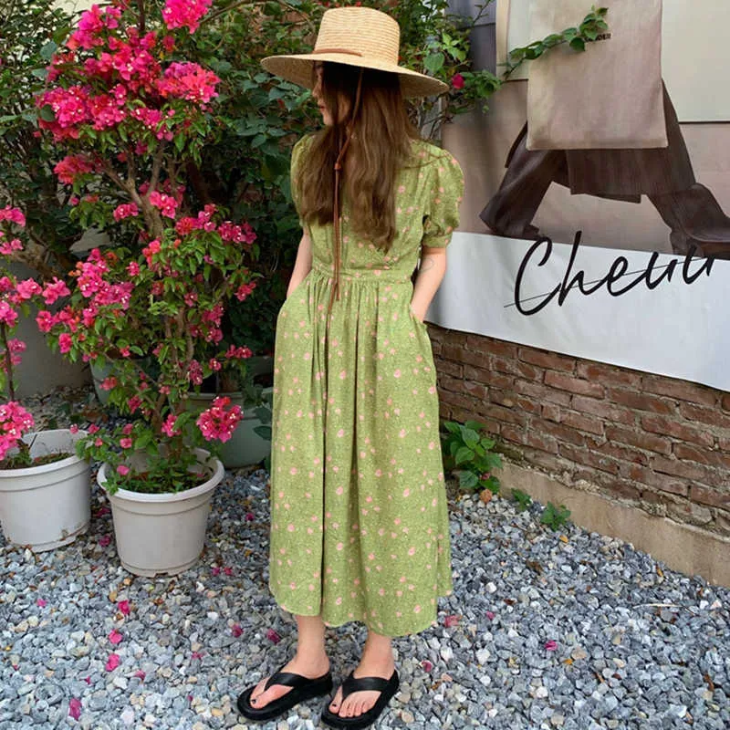 Korejpaaの女性のドレス夏のフランスの穏やかな柔らかい緑の小さな花のスリミングVネッククロスオーバーデザインウエストネクタイvestidos 210526