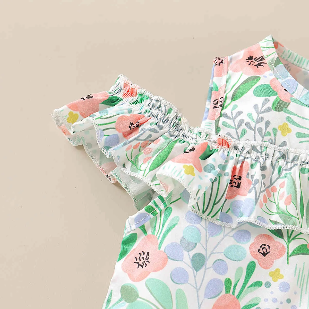 Roupa de meninas de verão Conjunto Estilo de moda Manga curta Strapless Floral Imprimir Top + Ruffle Shorts 2-Piece 210515