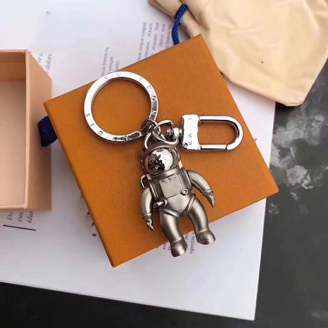 Porte-clés en métal massif de haute qualité, pendentif de marque, article en titane et acier, porte-clés de voiture d'astronaute, boîte-cadeau, emballage 1980
