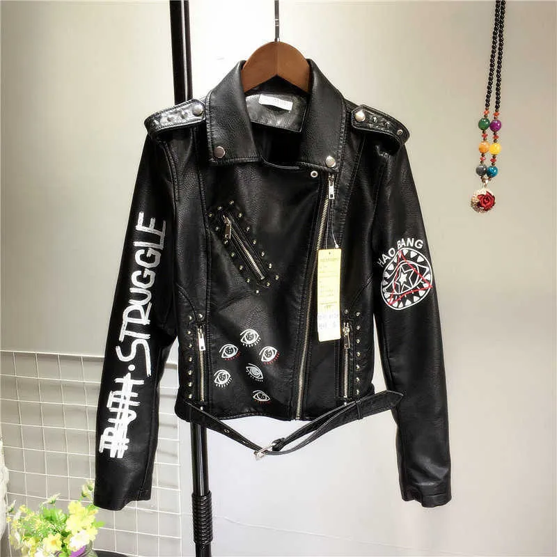 Ly Varey Lin Mulheres Biker Jaquetas Faux Couro Impressão Casacos Preto Reboque Rebite Motocicleta Casaco Streetwear Zipper Up Epaulet Outwear 210526