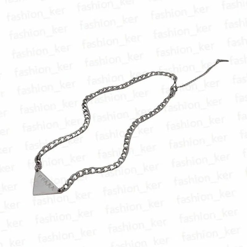 Designer Geometric Necklace Fashion Pendants Triangelformade halsband för mankvinna Neutral cool stil bra kvalitet2239