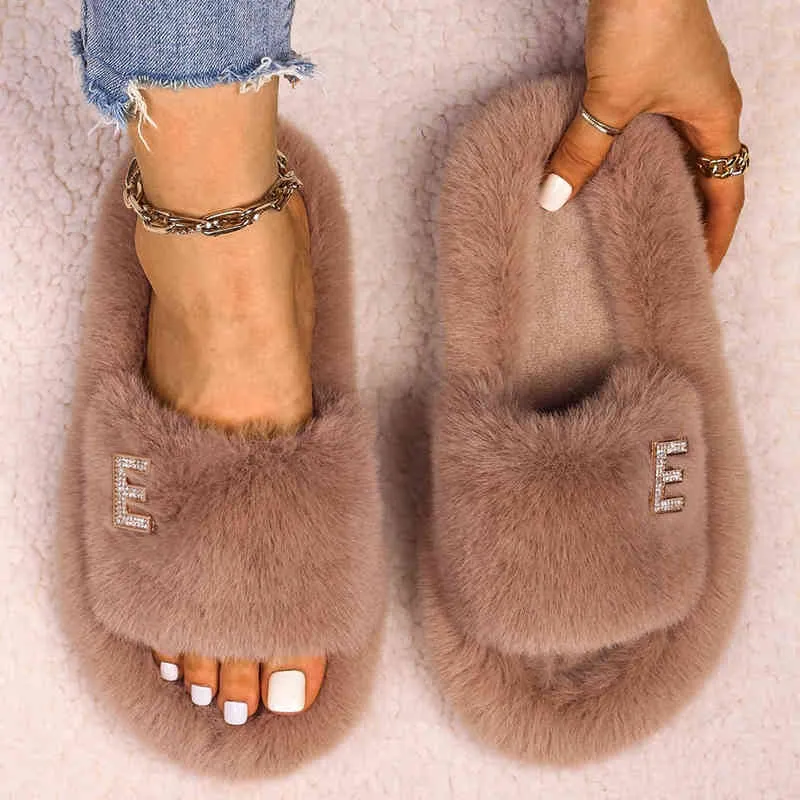 Damskie Faux Fur Slides Pantofle Zimowe Luksusowe Rhinestone Letter E Designer Crystal Fur Sandały Klapki Klapki Mieszkania Snakers Buty Y1120