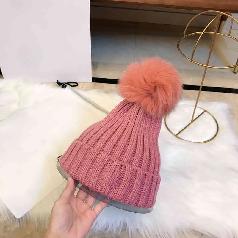 2021 marca inverno quente bola de pelúcia sólida beanie beanie mulheres convenientes moda pullover de malha gaca g