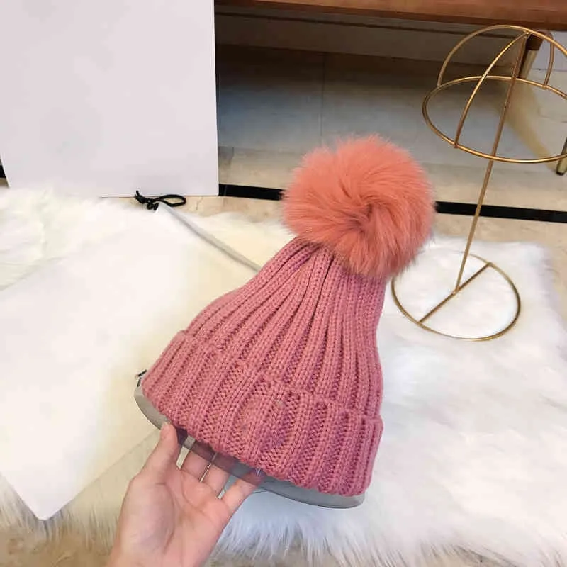 2021 marque hiver chaud en peluche boule solide mignon bonnet femmes pratique mode pull tricoté chapeau G