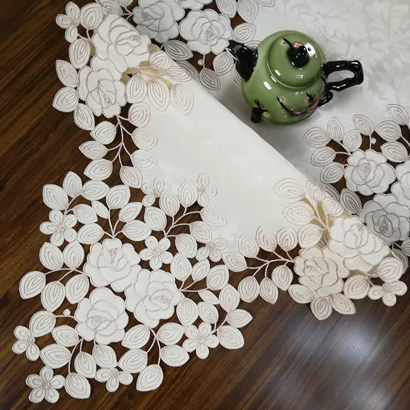 Bordslöpare och tyg Moderna lyx för heminredning Blombroderi Dining Kaffe Tea Cover Coaster 210628